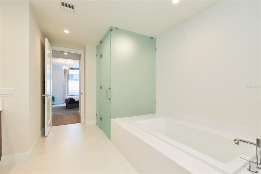 For Sale: $1,495,000 (2 beds, 3 baths, 2036 Square Feet)