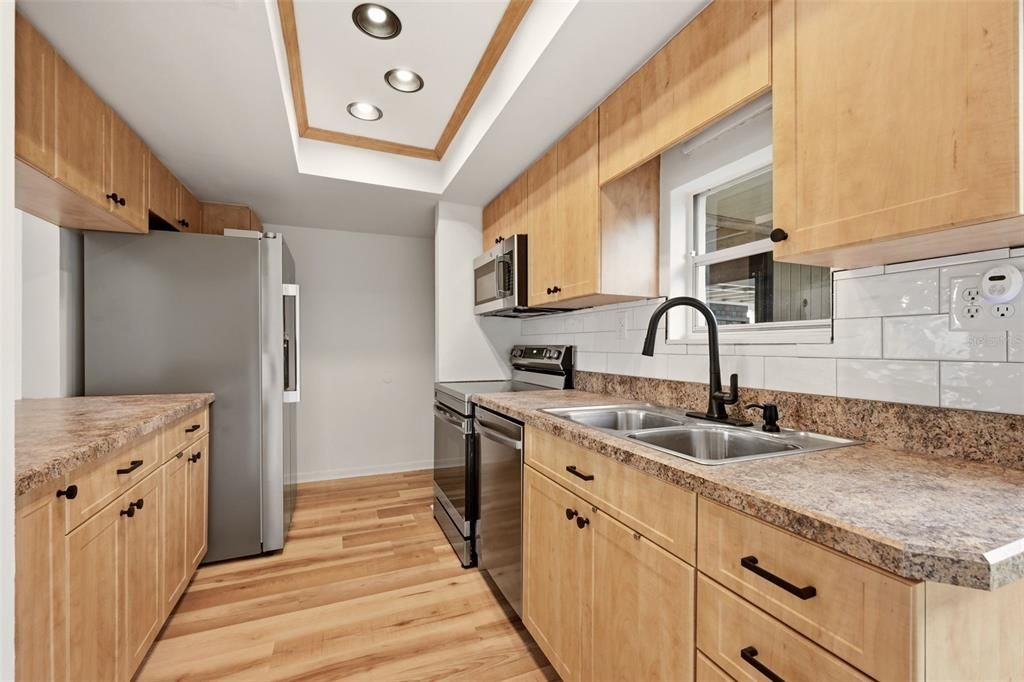 На продажу: $169,900 (2 спален, 1 ванн, 1160 Квадратных фут)