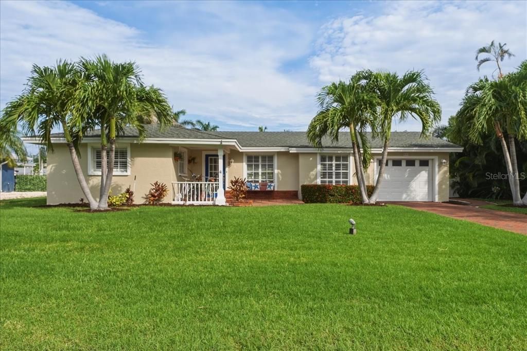 For Sale: $1,599,000 (3 beds, 2 baths, 1793 Square Feet)