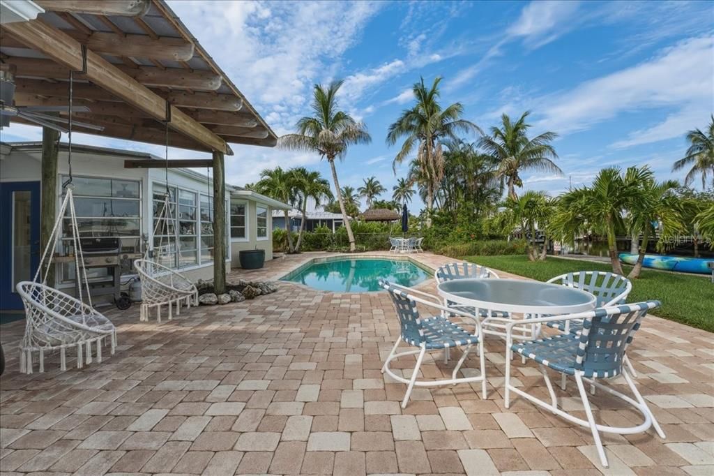 For Sale: $1,599,000 (3 beds, 2 baths, 1793 Square Feet)