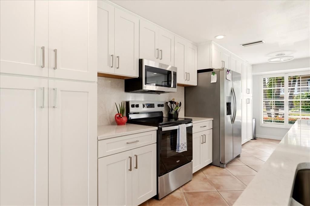 For Sale: $1,599,000 (3 beds, 2 baths, 1793 Square Feet)