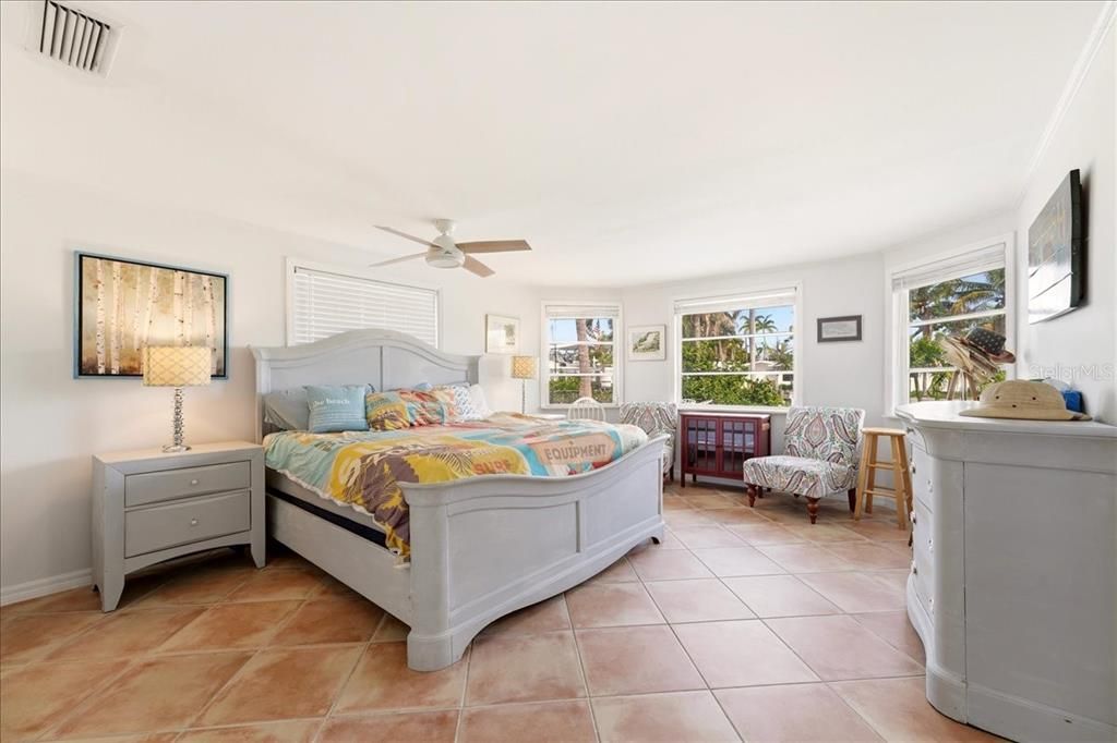 For Sale: $1,599,000 (3 beds, 2 baths, 1793 Square Feet)