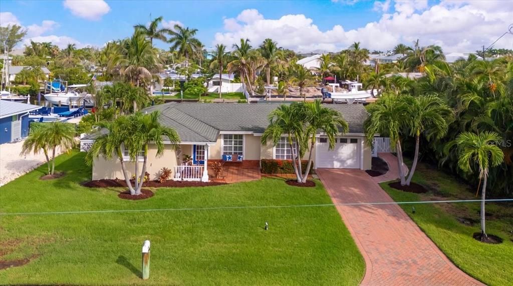 For Sale: $1,599,000 (3 beds, 2 baths, 1793 Square Feet)