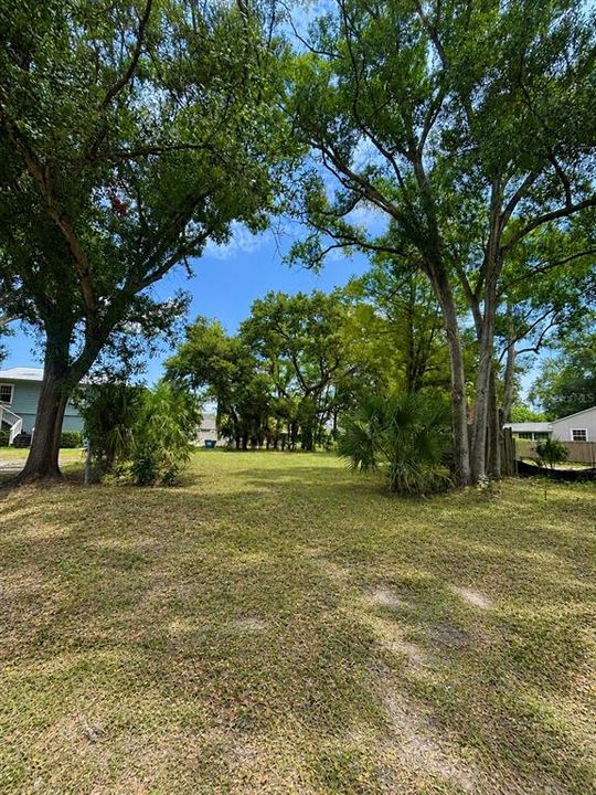 На продажу: $399,900 (0.15 acres)