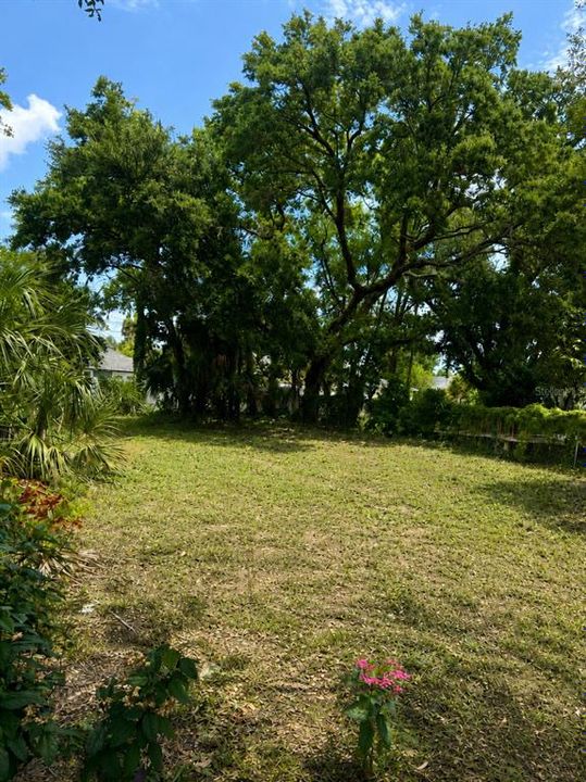 На продажу: $399,900 (0.15 acres)