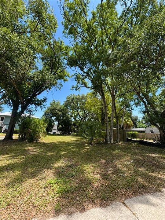 На продажу: $399,900 (0.15 acres)