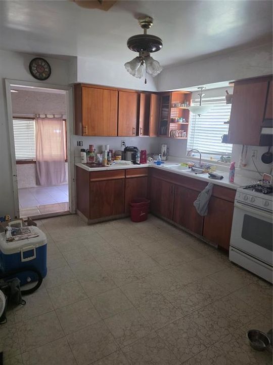 For Sale: $160,000 (2 beds, 1 baths, 1148 Square Feet)