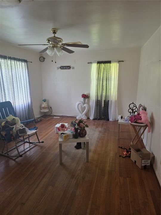 For Sale: $160,000 (2 beds, 1 baths, 1148 Square Feet)