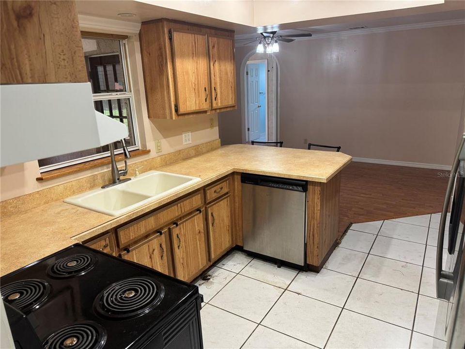 For Sale: $429,900 (4 beds, 2 baths, 1653 Square Feet)
