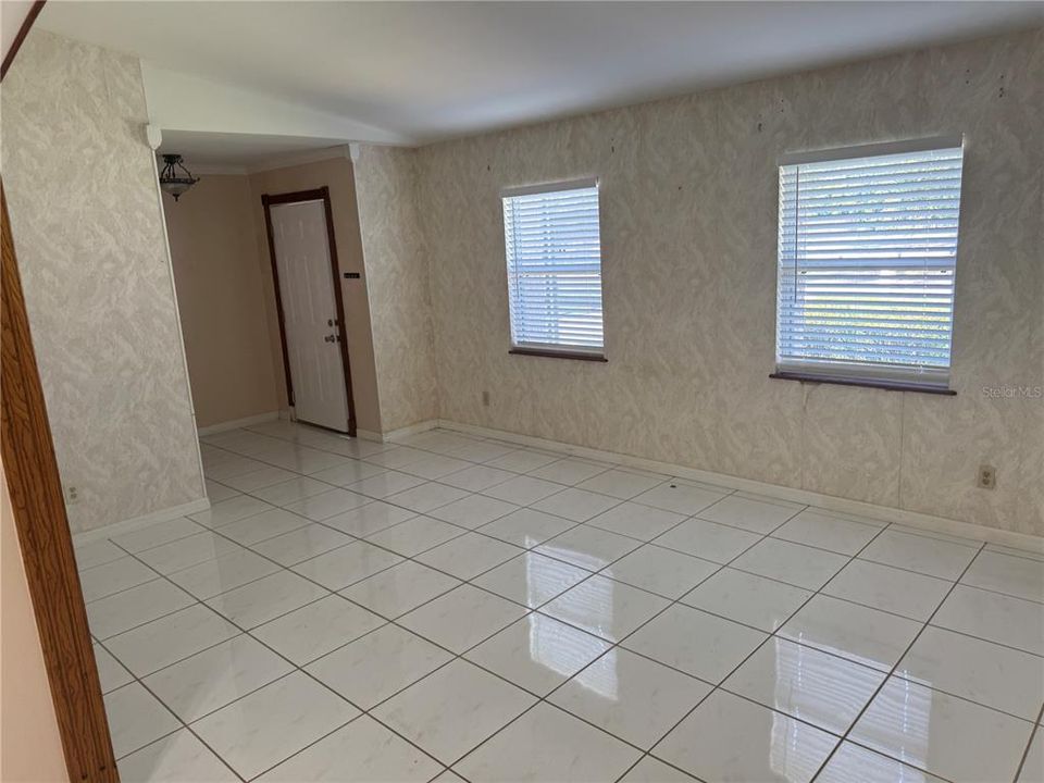 For Sale: $429,900 (4 beds, 2 baths, 1653 Square Feet)
