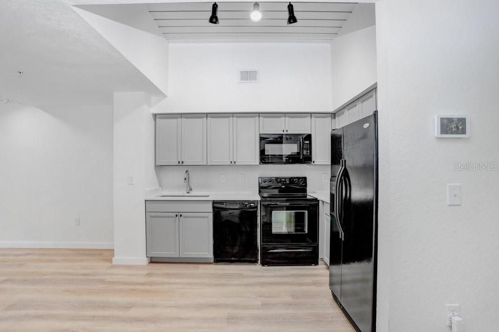 В аренду: $1,900 (1 спален, 1 ванн, 721 Квадратных фут)