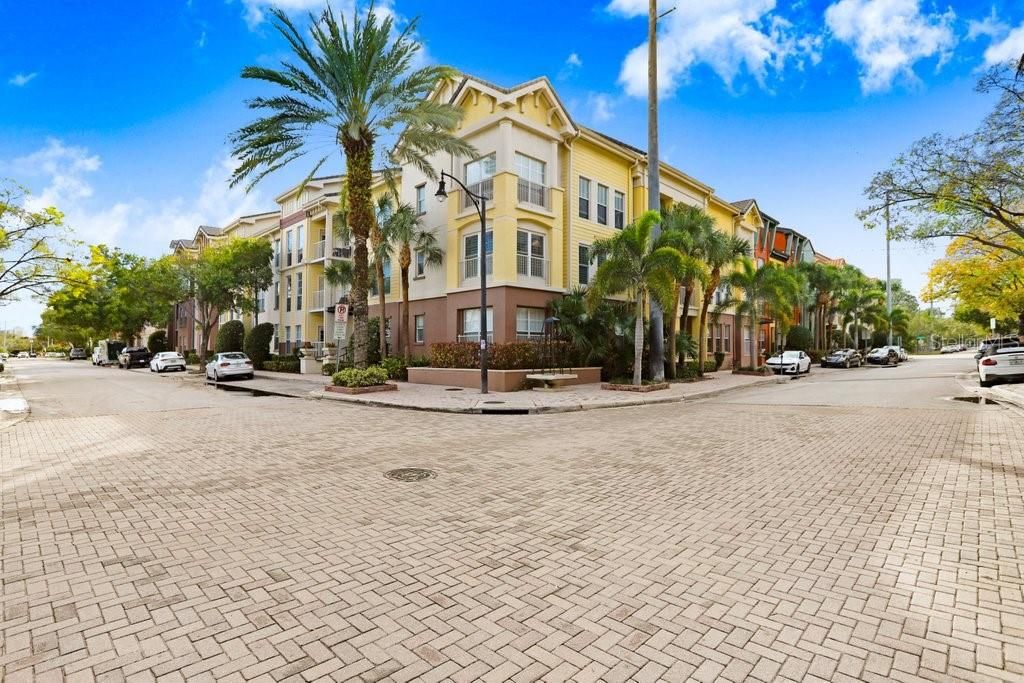 В аренду: $1,900 (1 спален, 1 ванн, 721 Квадратных фут)