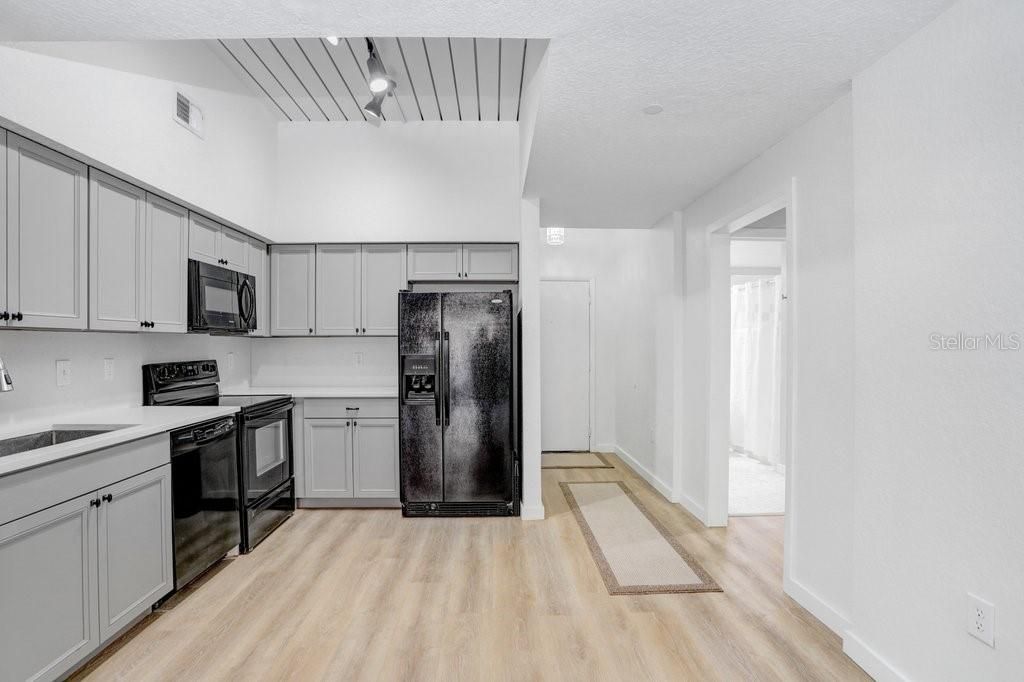 В аренду: $1,900 (1 спален, 1 ванн, 721 Квадратных фут)
