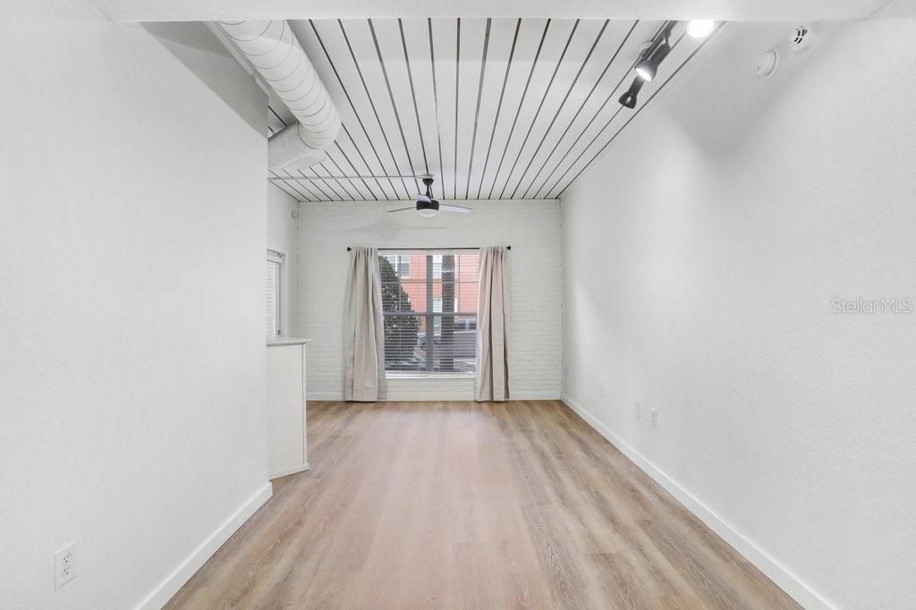 В аренду: $1,900 (1 спален, 1 ванн, 721 Квадратных фут)