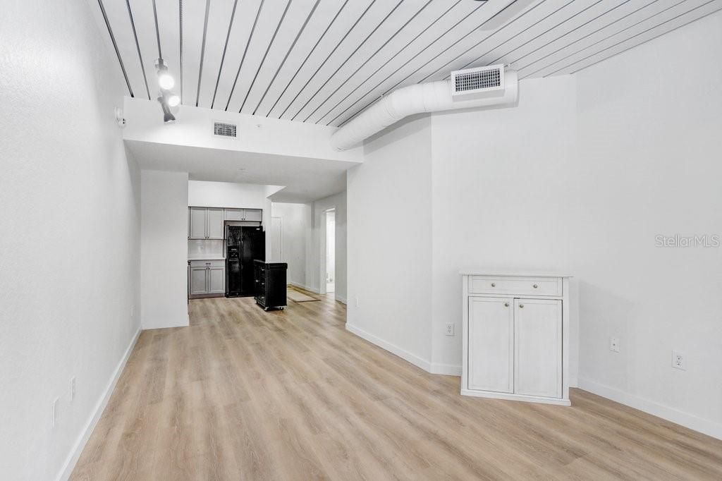 В аренду: $1,900 (1 спален, 1 ванн, 721 Квадратных фут)