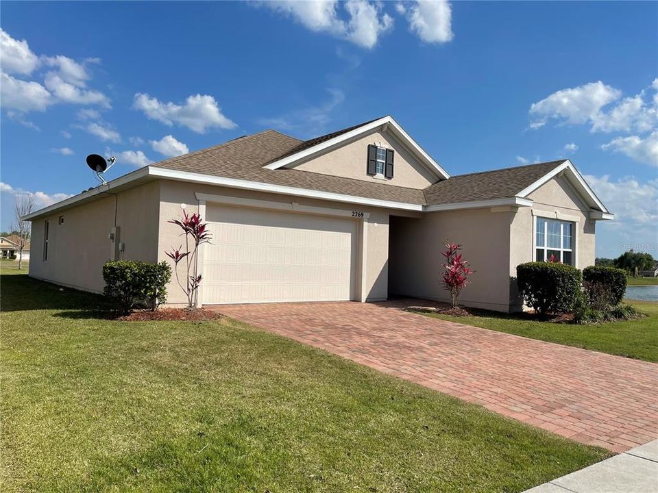 For Rent: $2,350 (4 beds, 2 baths, 2116 Square Feet)