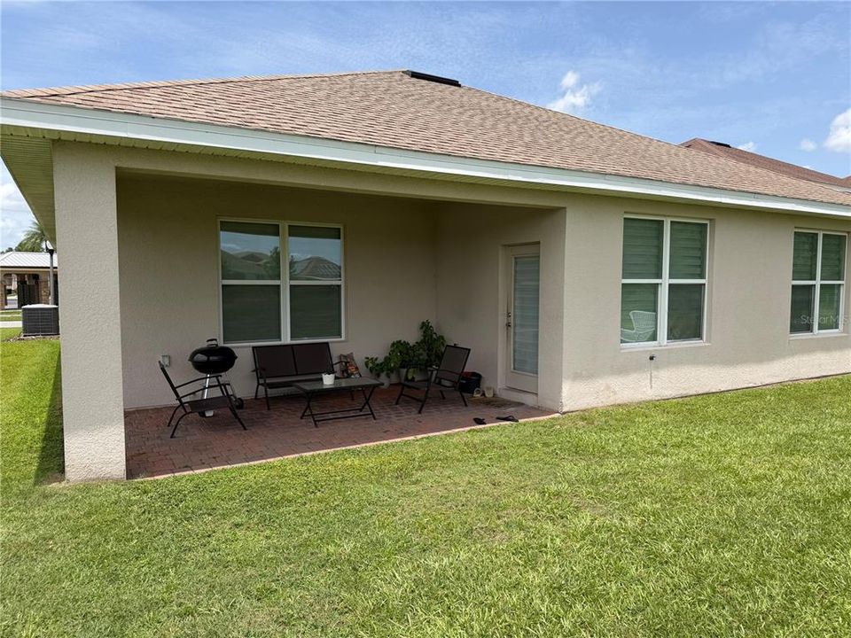 For Rent: $2,350 (4 beds, 2 baths, 2116 Square Feet)