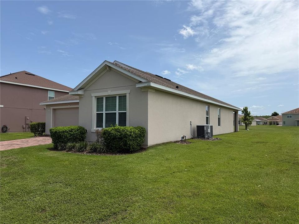 For Rent: $2,350 (4 beds, 2 baths, 2116 Square Feet)