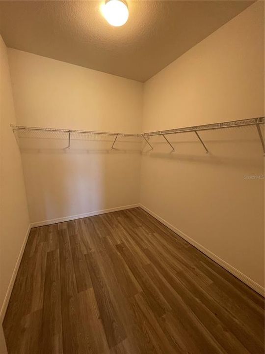 For Rent: $2,350 (4 beds, 2 baths, 2116 Square Feet)