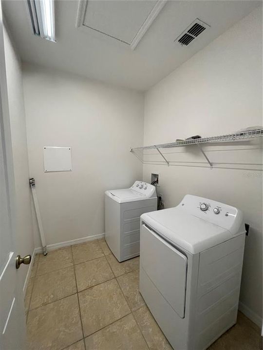 For Rent: $2,350 (4 beds, 2 baths, 2116 Square Feet)