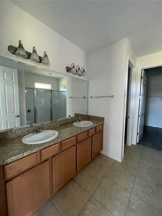 For Rent: $2,350 (4 beds, 2 baths, 2116 Square Feet)