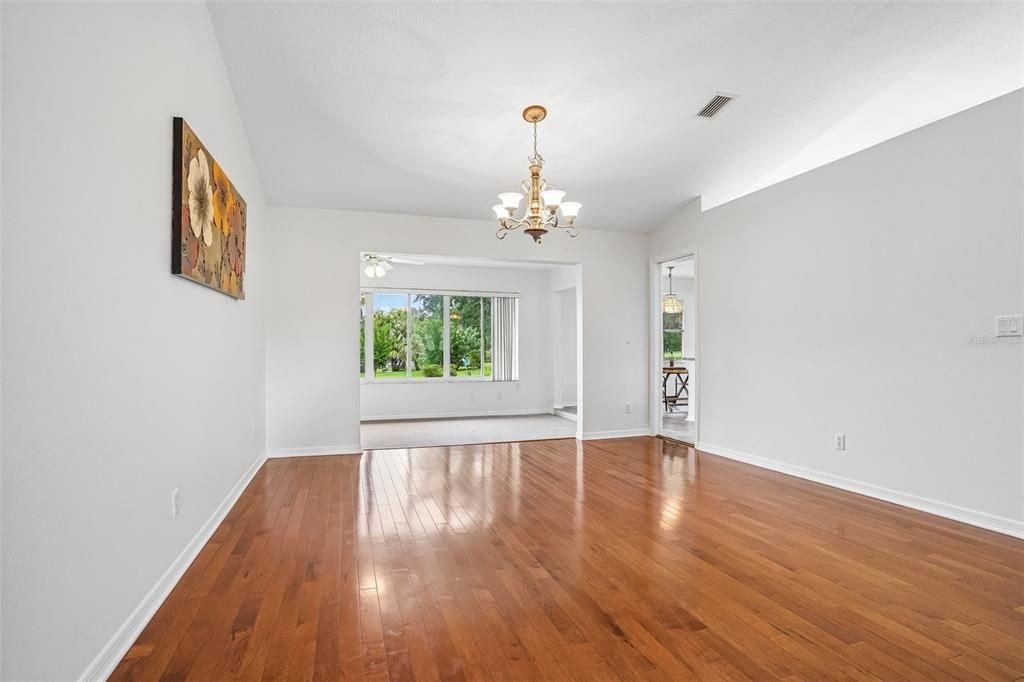На продажу: $319,999 (3 спален, 2 ванн, 2111 Квадратных фут)