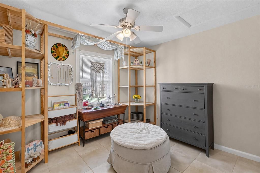На продажу: $329,000 (3 спален, 2 ванн, 1904 Квадратных фут)