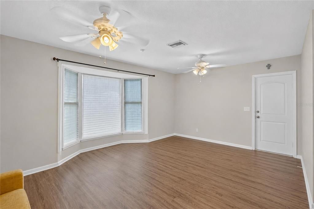 На продажу: $329,000 (3 спален, 2 ванн, 1904 Квадратных фут)