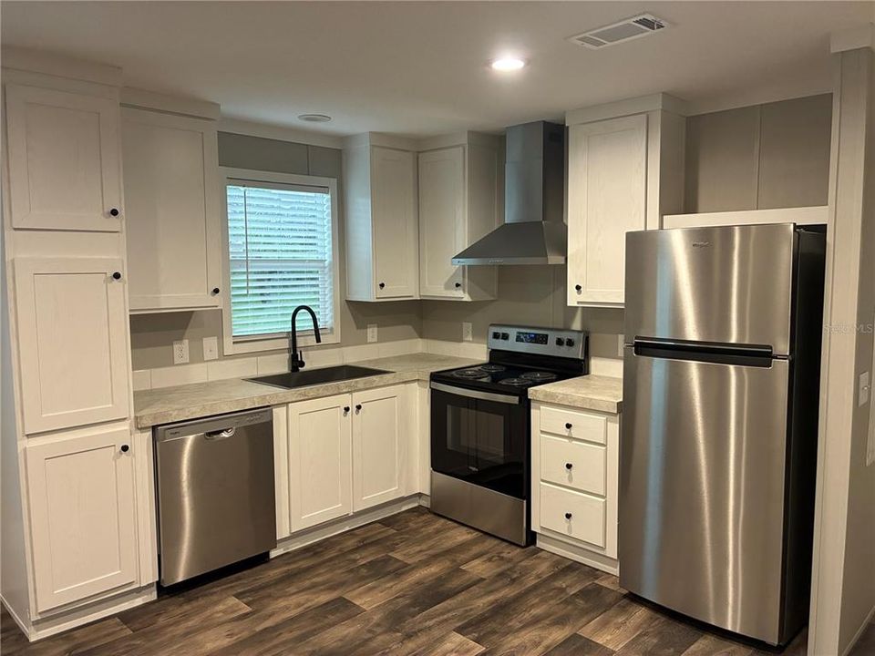 For Sale: $210,000 (3 beds, 2 baths, 924 Square Feet)
