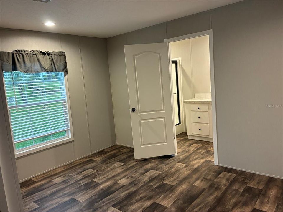 For Sale: $210,000 (3 beds, 2 baths, 924 Square Feet)