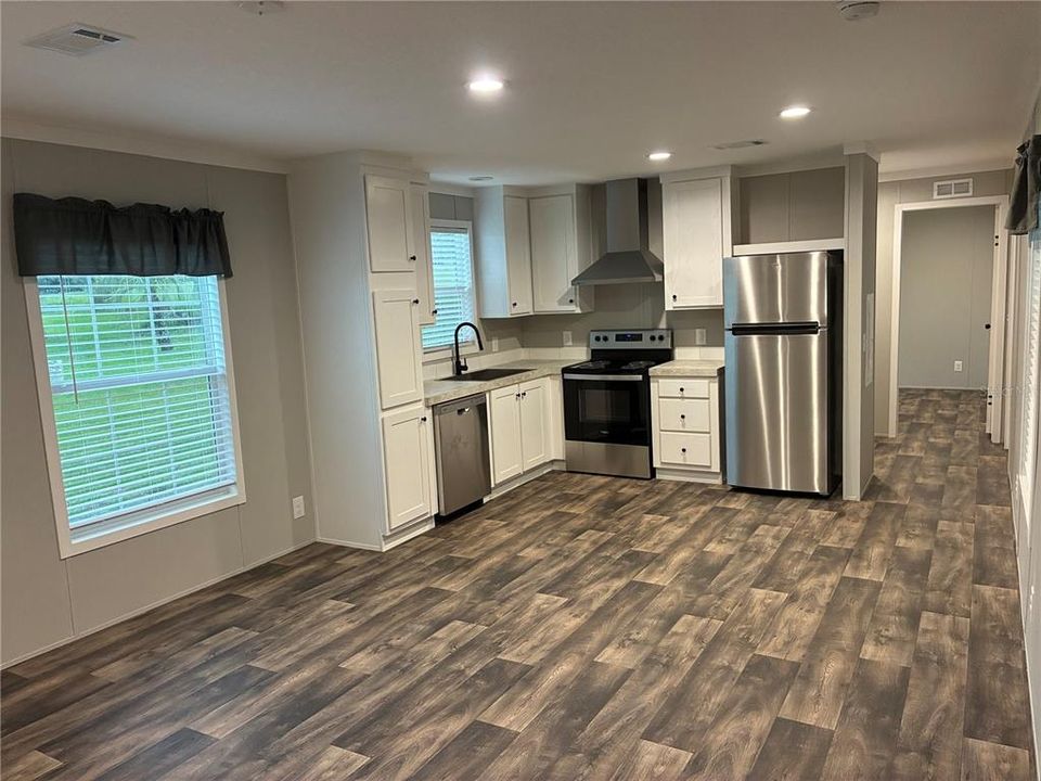 For Sale: $210,000 (3 beds, 2 baths, 924 Square Feet)