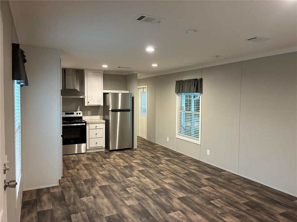 For Sale: $210,000 (3 beds, 2 baths, 924 Square Feet)