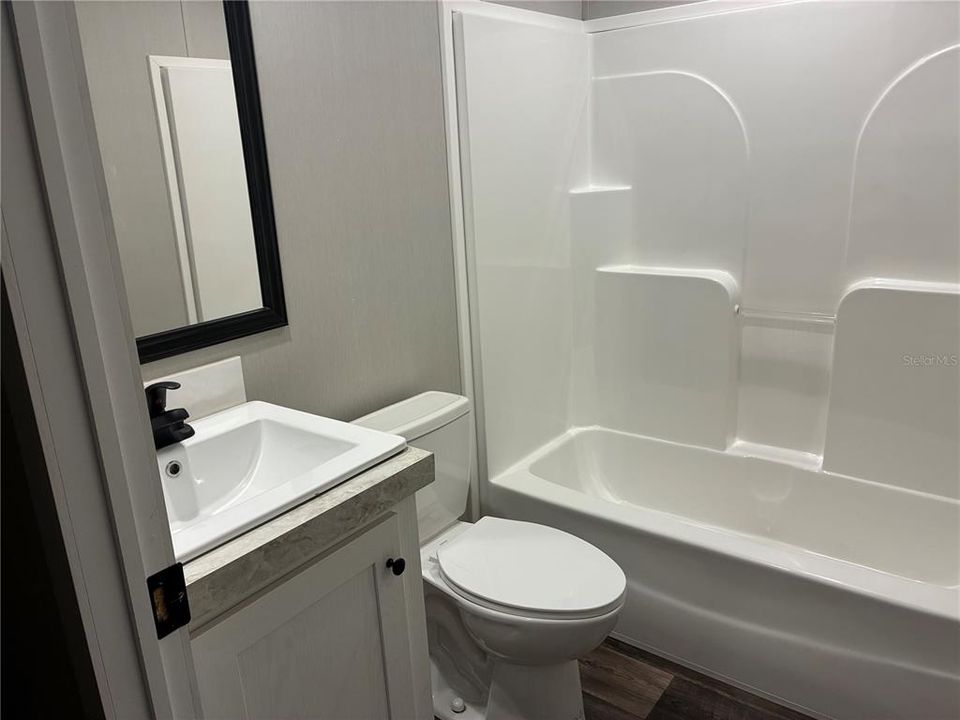 For Sale: $210,000 (3 beds, 2 baths, 924 Square Feet)