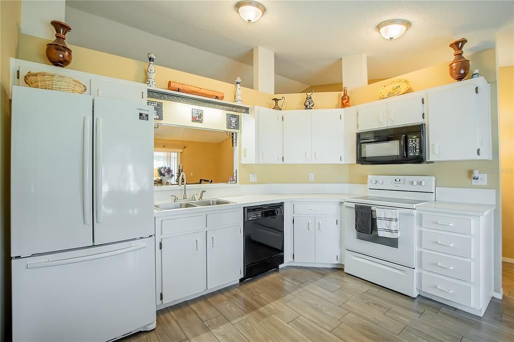 For Sale: $275,000 (3 beds, 2 baths, 1195 Square Feet)