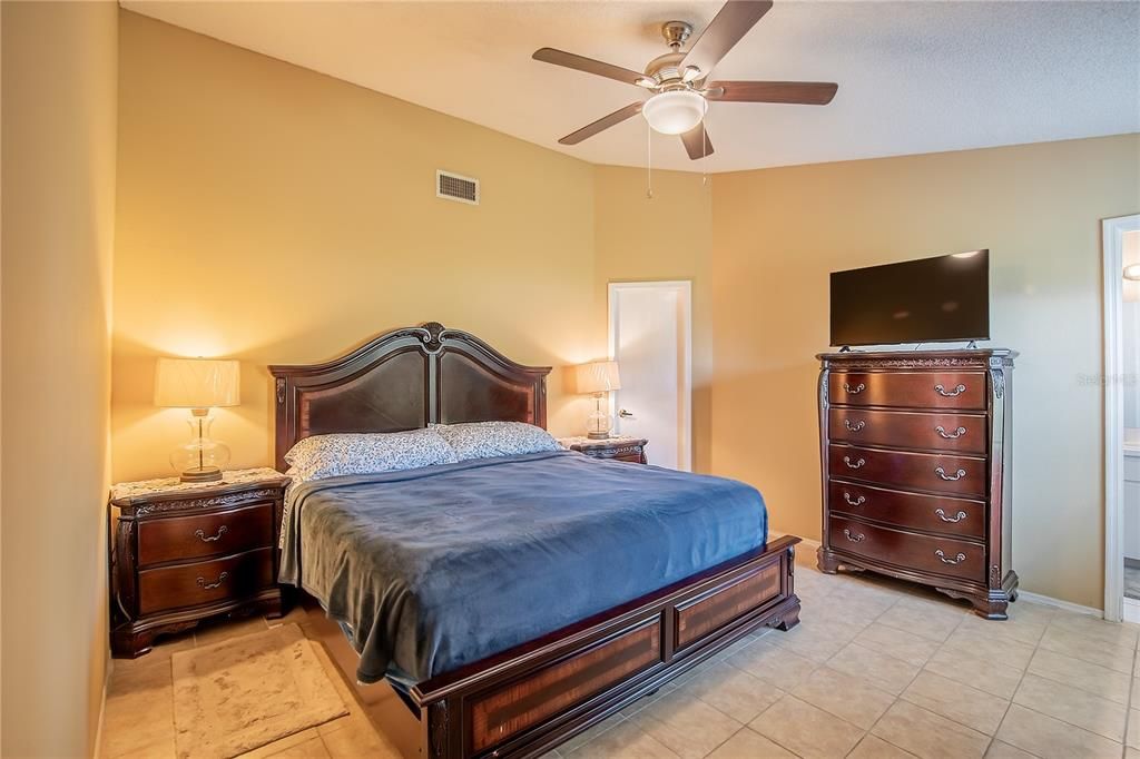 For Sale: $275,000 (3 beds, 2 baths, 1195 Square Feet)