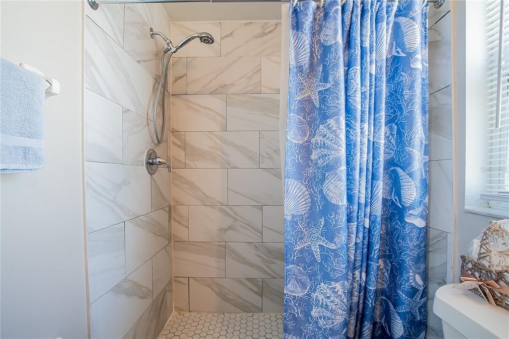 For Sale: $275,000 (3 beds, 2 baths, 1195 Square Feet)
