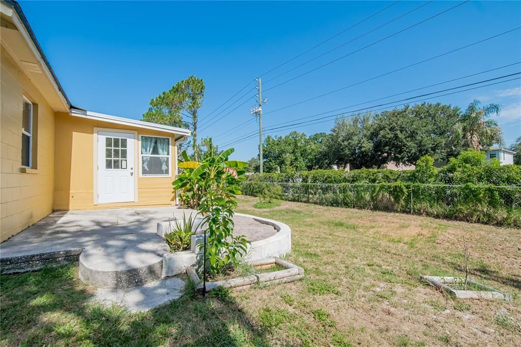 For Sale: $275,000 (3 beds, 2 baths, 1195 Square Feet)