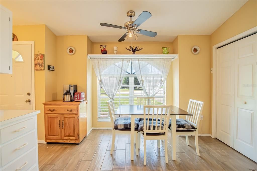 For Sale: $275,000 (3 beds, 2 baths, 1195 Square Feet)