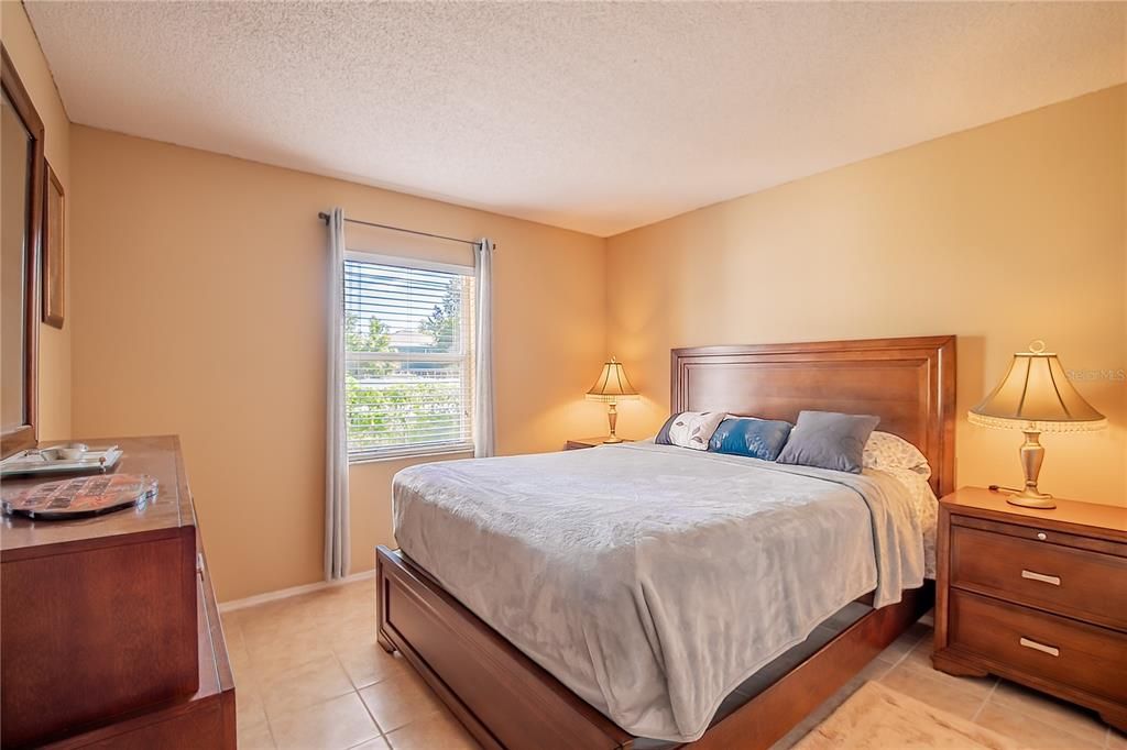 For Sale: $275,000 (3 beds, 2 baths, 1195 Square Feet)