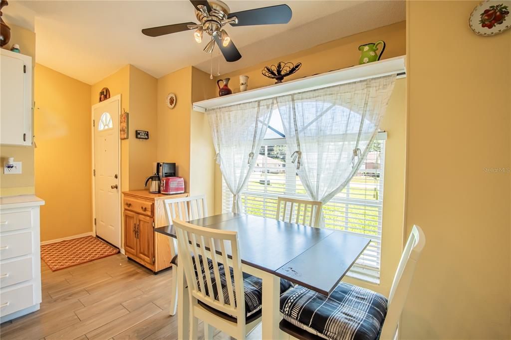 For Sale: $275,000 (3 beds, 2 baths, 1195 Square Feet)