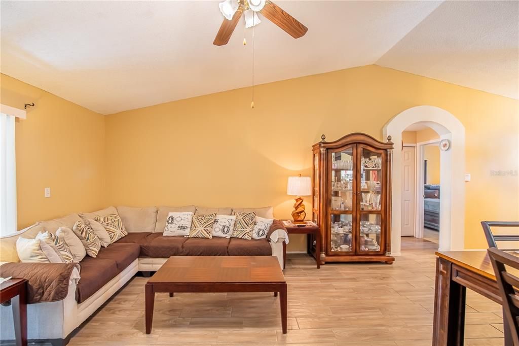 For Sale: $275,000 (3 beds, 2 baths, 1195 Square Feet)