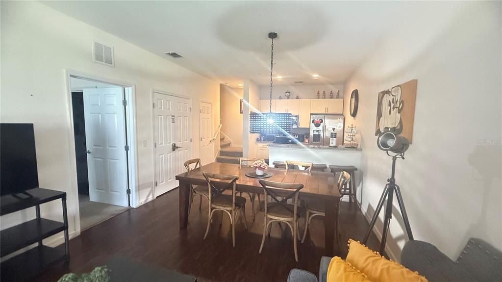 En Venta: $298,990 (3 camas, 2 baños, 1300 Pies cuadrados)