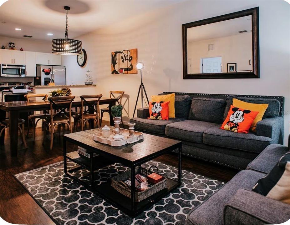 En Venta: $298,990 (3 camas, 2 baños, 1300 Pies cuadrados)