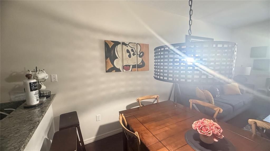 En Venta: $298,990 (3 camas, 2 baños, 1300 Pies cuadrados)