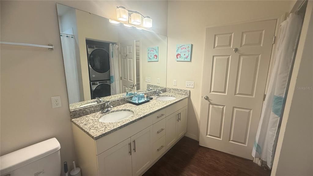 En Venta: $298,990 (3 camas, 2 baños, 1300 Pies cuadrados)