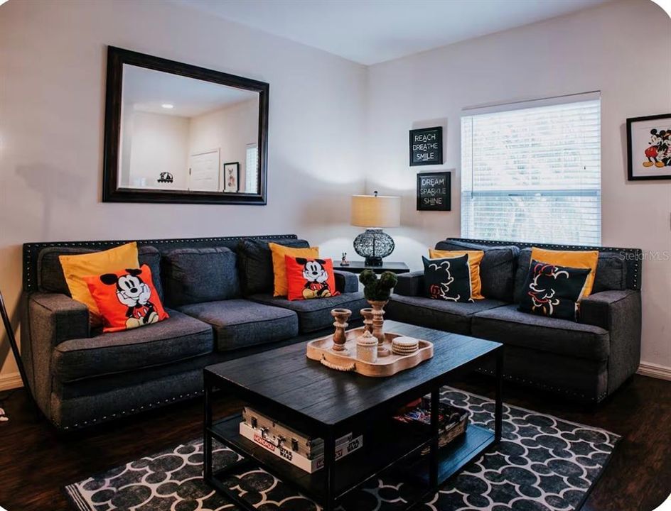 En Venta: $298,990 (3 camas, 2 baños, 1300 Pies cuadrados)