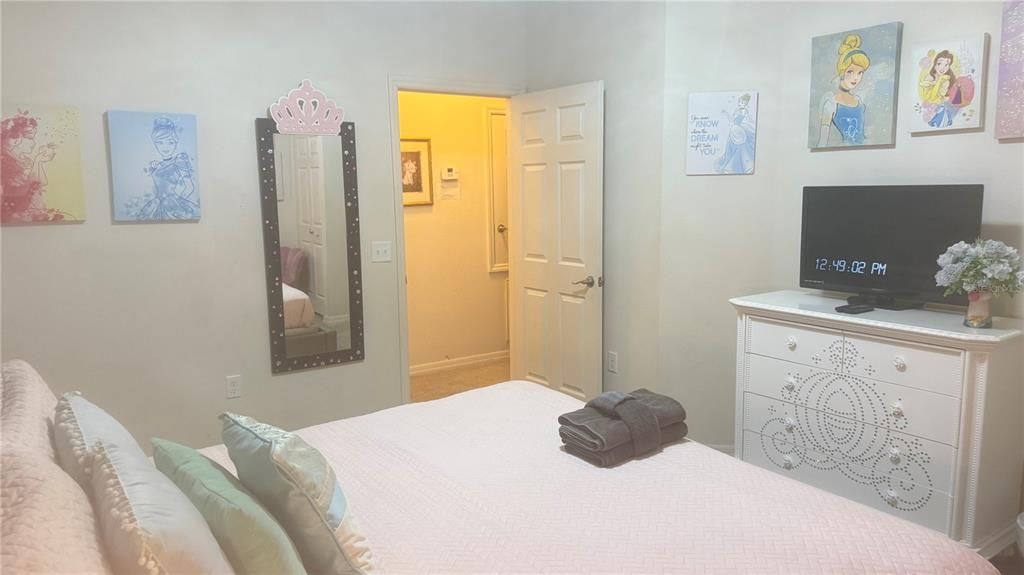 En Venta: $298,990 (3 camas, 2 baños, 1300 Pies cuadrados)