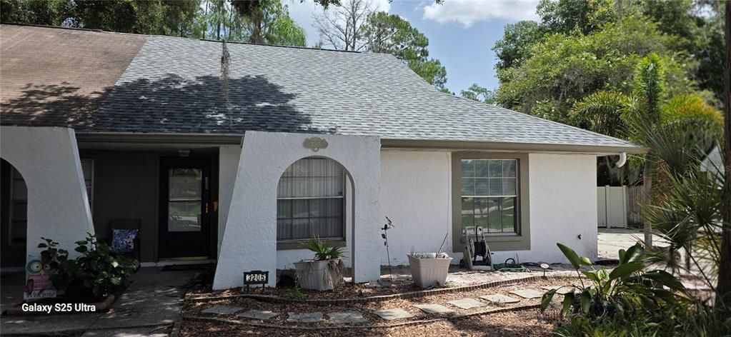 For Sale: $279,900 (2 beds, 2 baths, 1240 Square Feet)