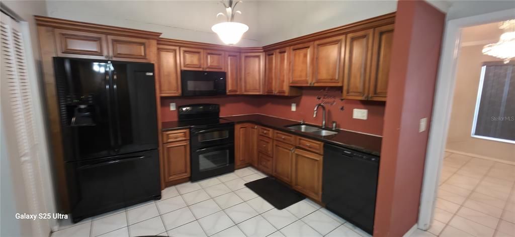For Sale: $279,900 (2 beds, 2 baths, 1240 Square Feet)