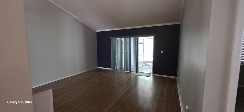 For Sale: $279,900 (2 beds, 2 baths, 1240 Square Feet)